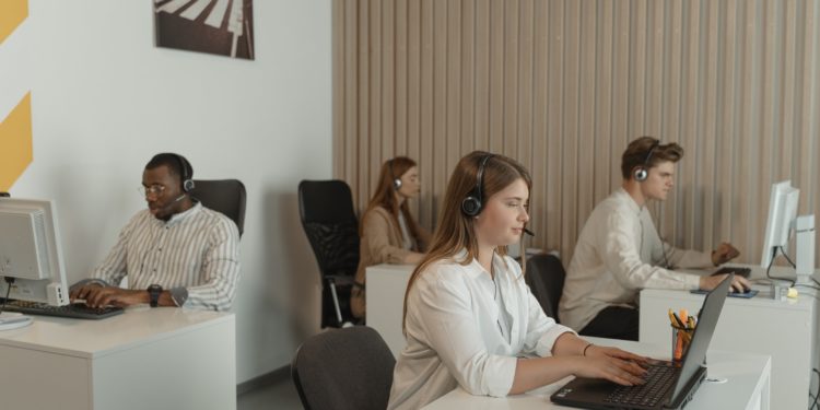 5 Best Practices for Call Center Agents to Drive Sales